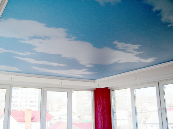 Цветной Глянцевый потолок на лоджию 4 м²