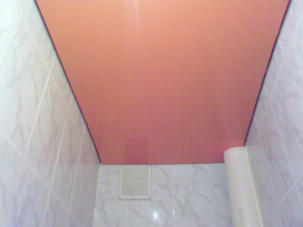 Стоимость сатинового цветного потолка 16 м²